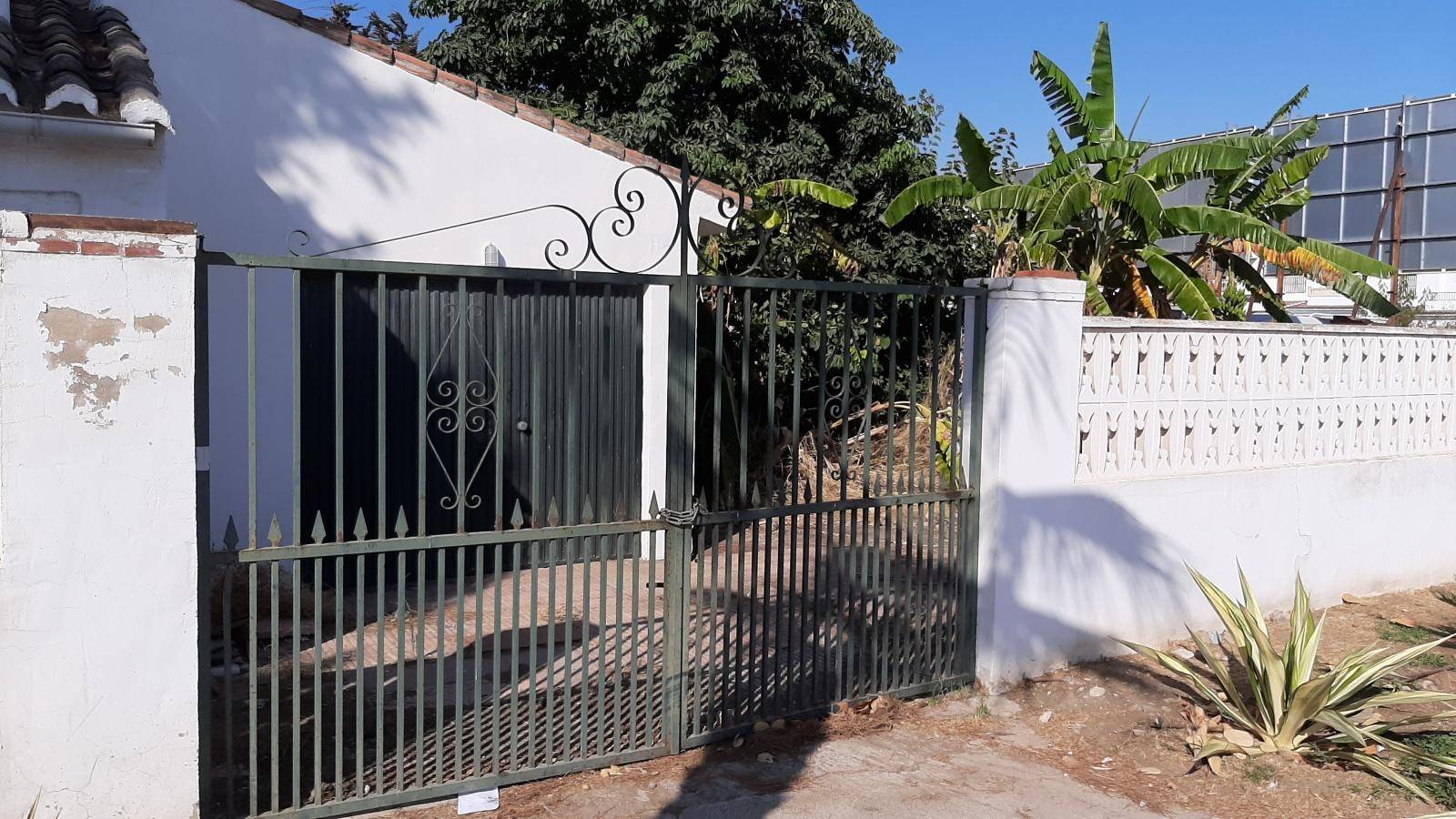 Perceel en centraal gelegen huis aan Andalucia Avenue TE BOUWEN ONDER + 3