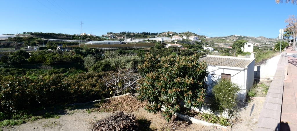 Ruined plot with tools in an exceptional location near the Torrox roundabout.