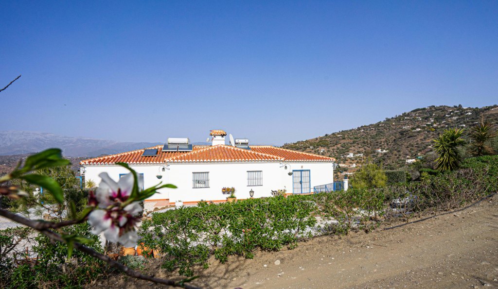 Rustiek huis bestaande uit twee onafhankelijke huizen, allemaal met uitzicht op La Maroma