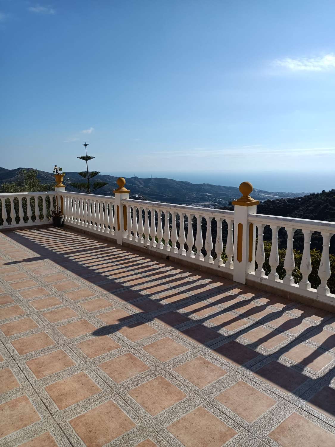 Chalet plus adapté aux invités et terrasse panoramique avec vue. (C)