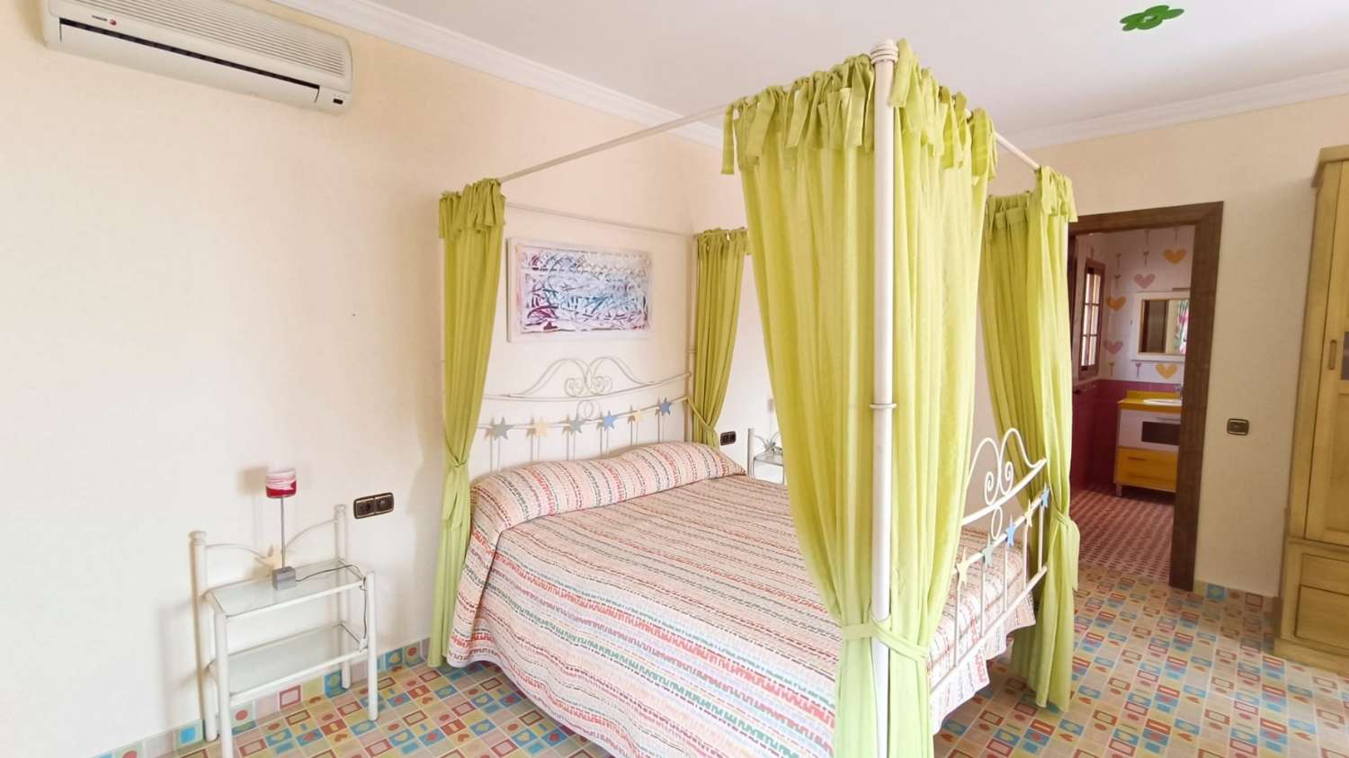 KOMFORTABEL OG LUKSURIØS CHALET I LANDLIGT OMRÅDE