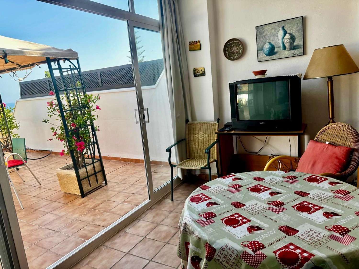 CASA ADOSADA con 4 DORMITORIOS 3 BAÑOS , con gran terraza y vistas mar