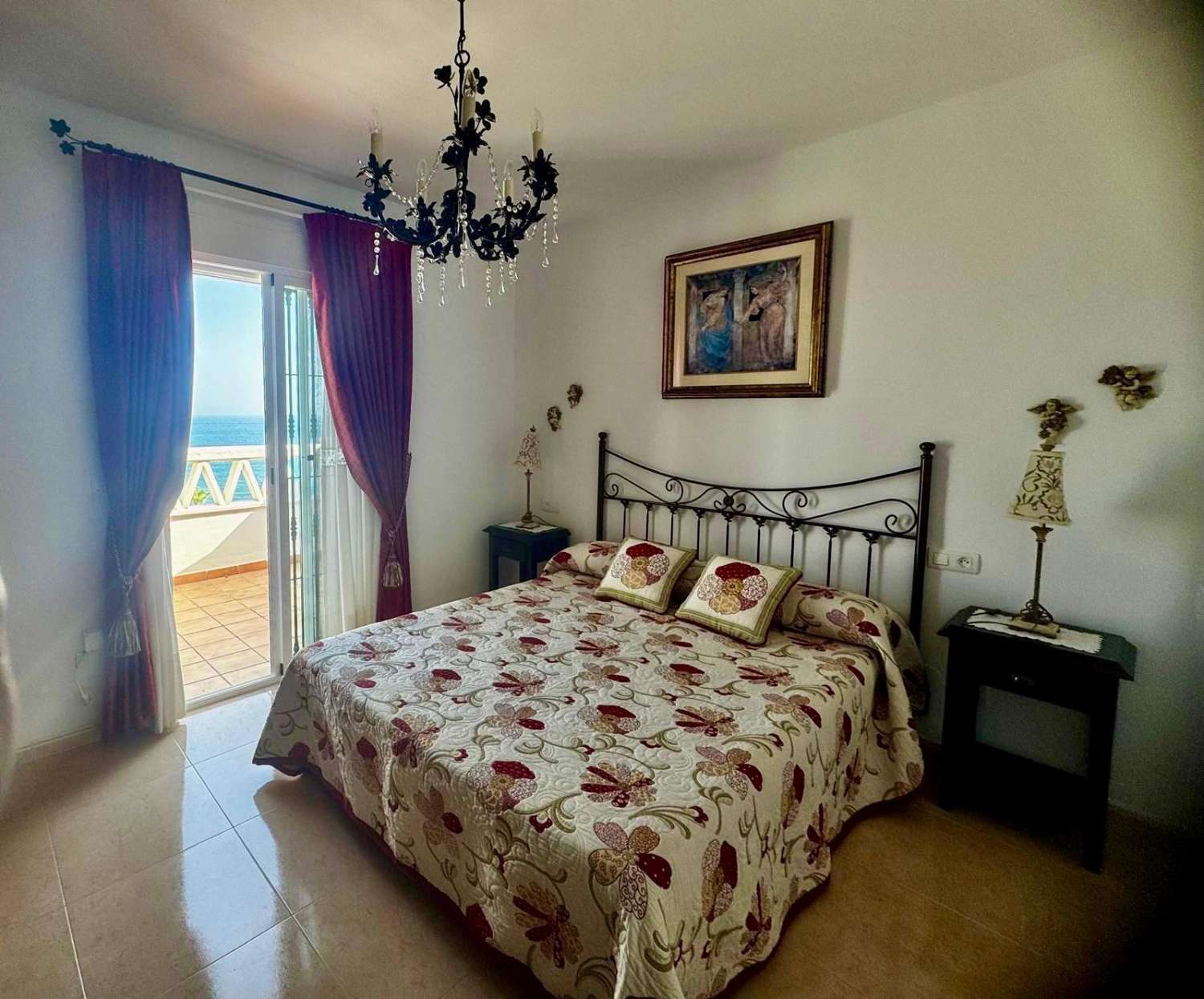 CASA ADOSADA con 4 DORMITORIOS 3 BAÑOS , con gran terraza y vistas mar