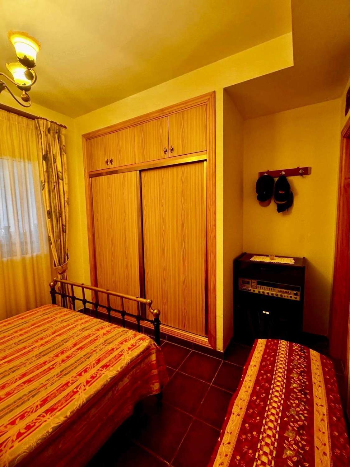 CASA ADOSADA con 4 DORMITORIOS 3 BAÑOS , con gran terraza y vistas mar