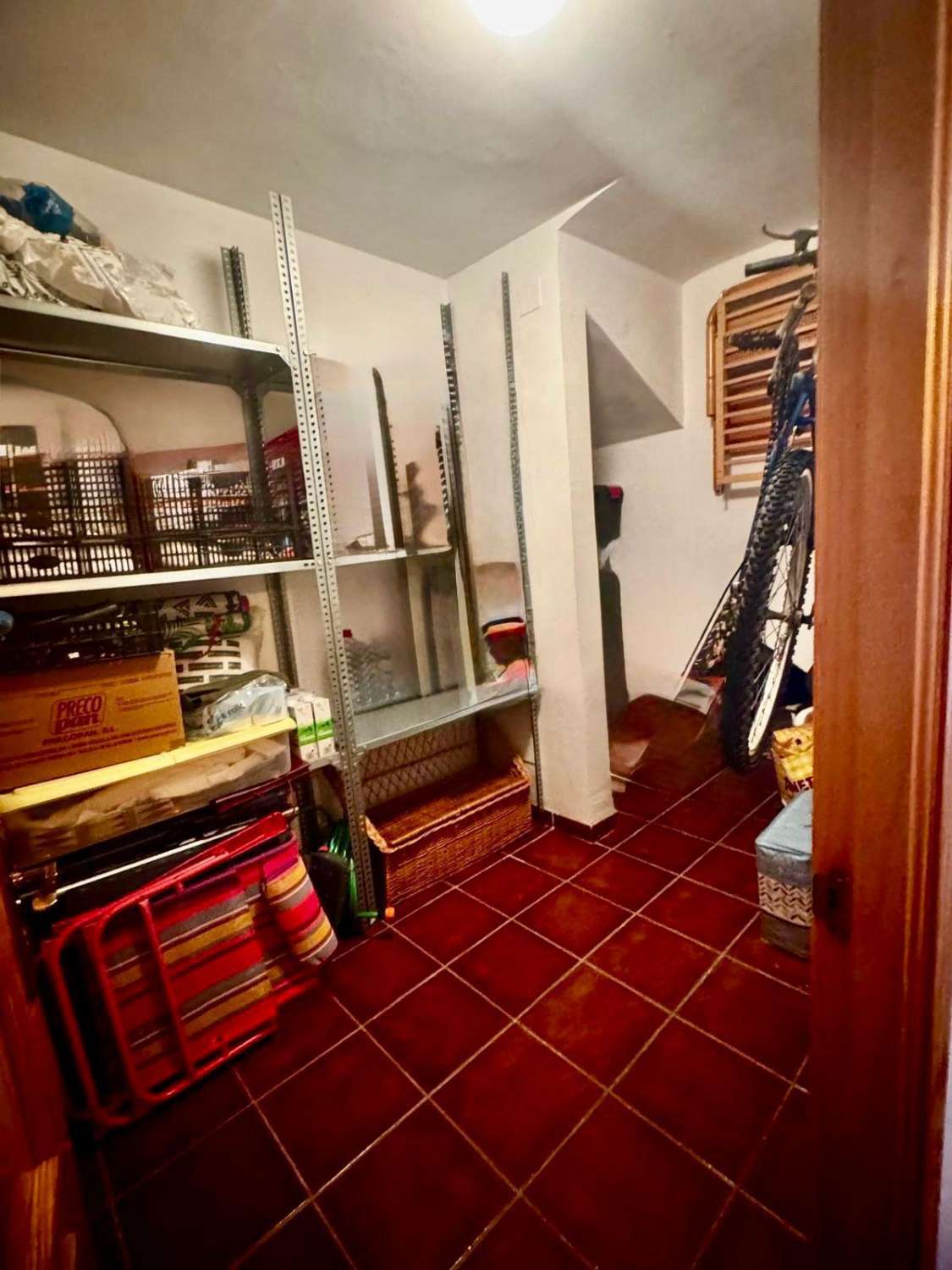 CASA ADOSADA con 4 DORMITORIOS 3 BAÑOS , con gran terraza y vistas mar