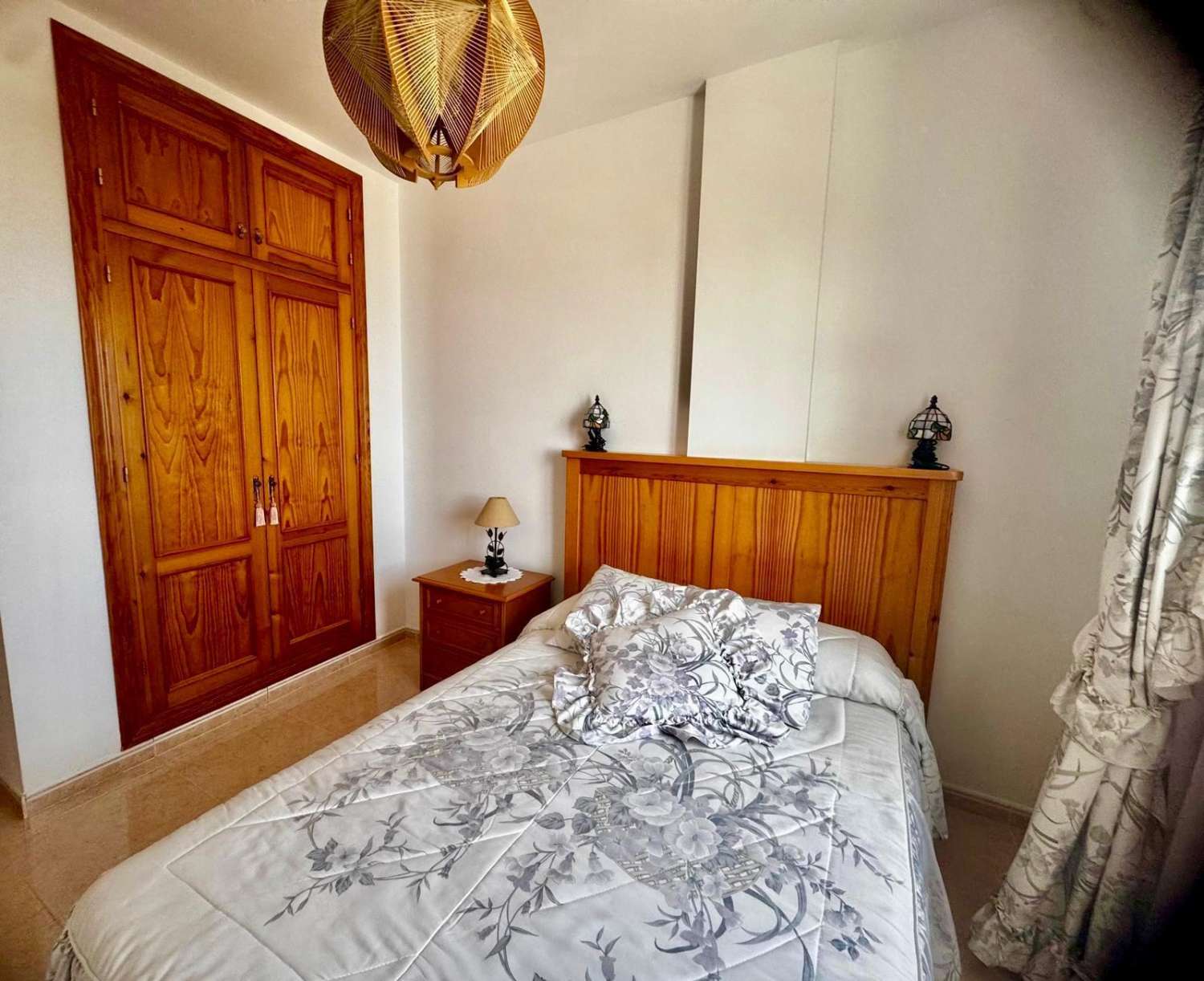 CASA ADOSADA con 4 DORMITORIOS 3 BAÑOS , con gran terraza y vistas mar