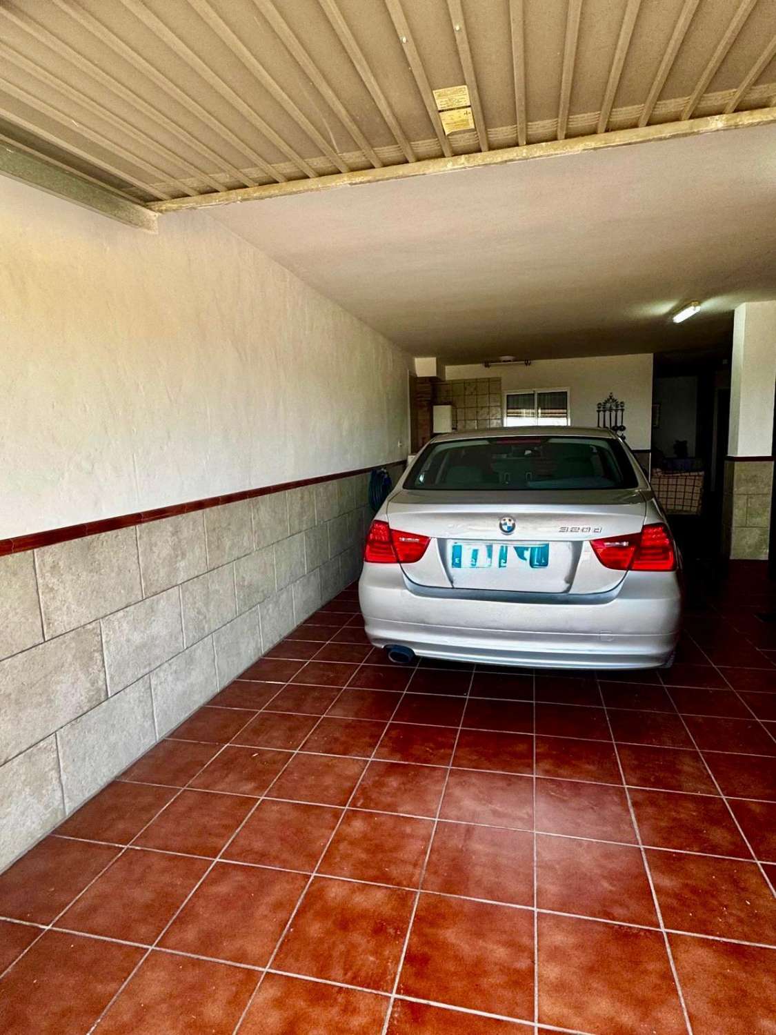 CASA ADOSADA con 4 DORMITORIOS 3 BAÑOS , con gran terraza y vistas mar