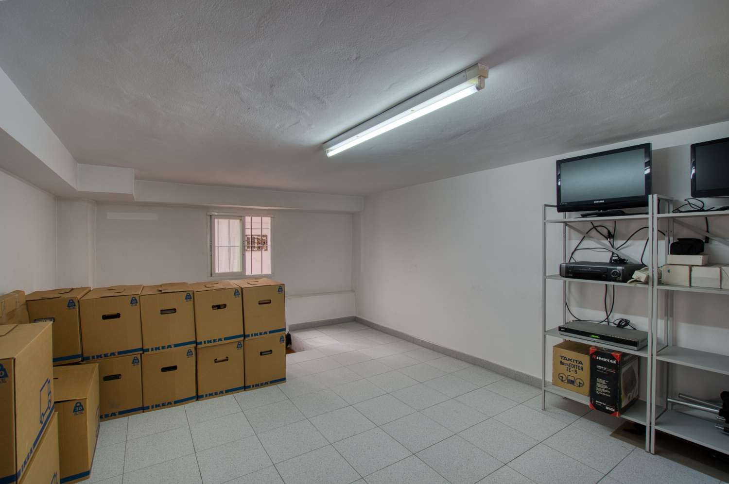 LOCAL COMERCIAL CON ALTILLO