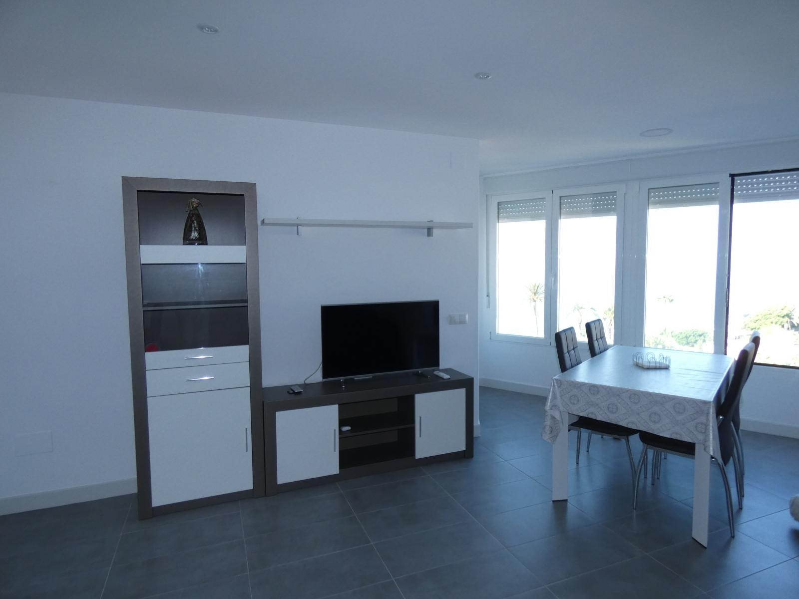 TORROX COSTA Prachtig en modern, met een adembenemend uitzicht op de boulevard en het strand van Ferrara.