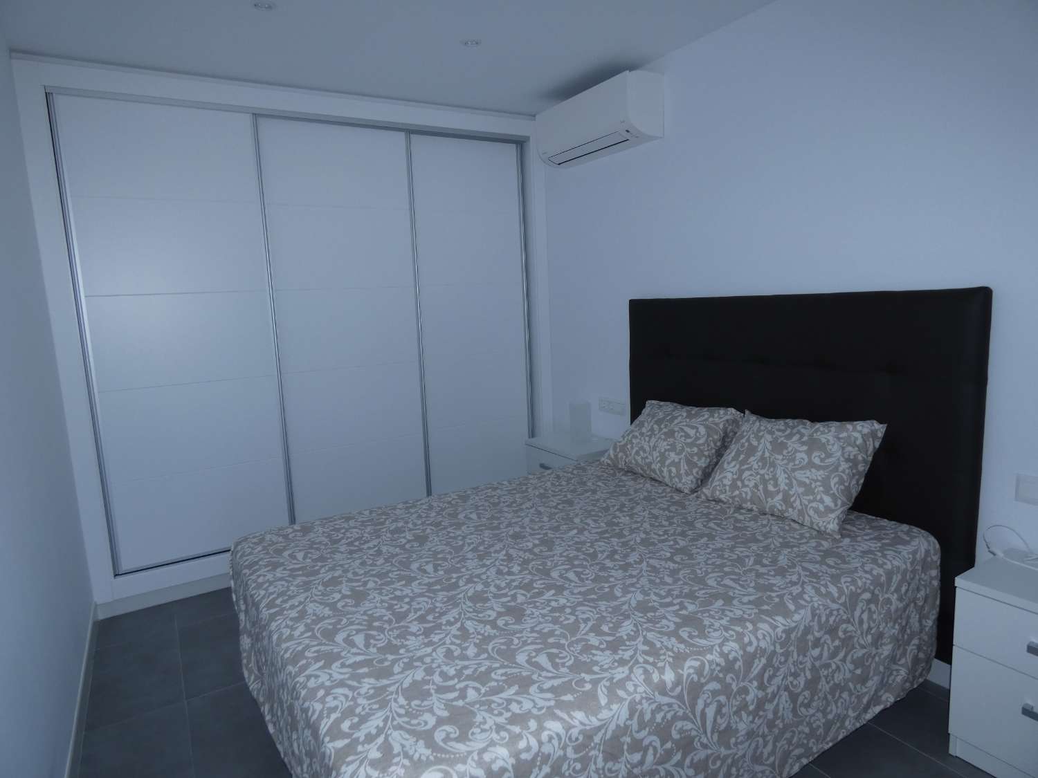 TORROX COSTA Prachtig en modern, met een adembenemend uitzicht op de boulevard en het strand van Ferrara.