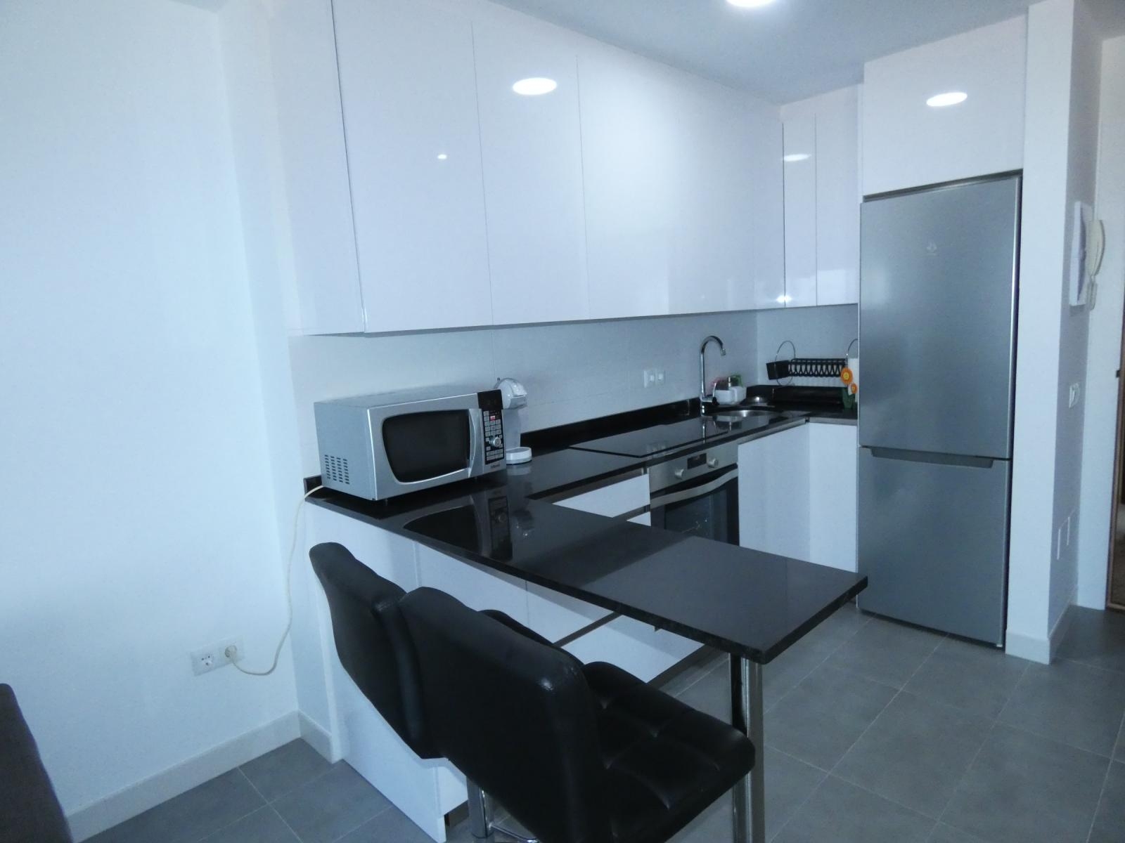 TORROX COSTA Prachtig en modern, met een adembenemend uitzicht op de boulevard en het strand van Ferrara.