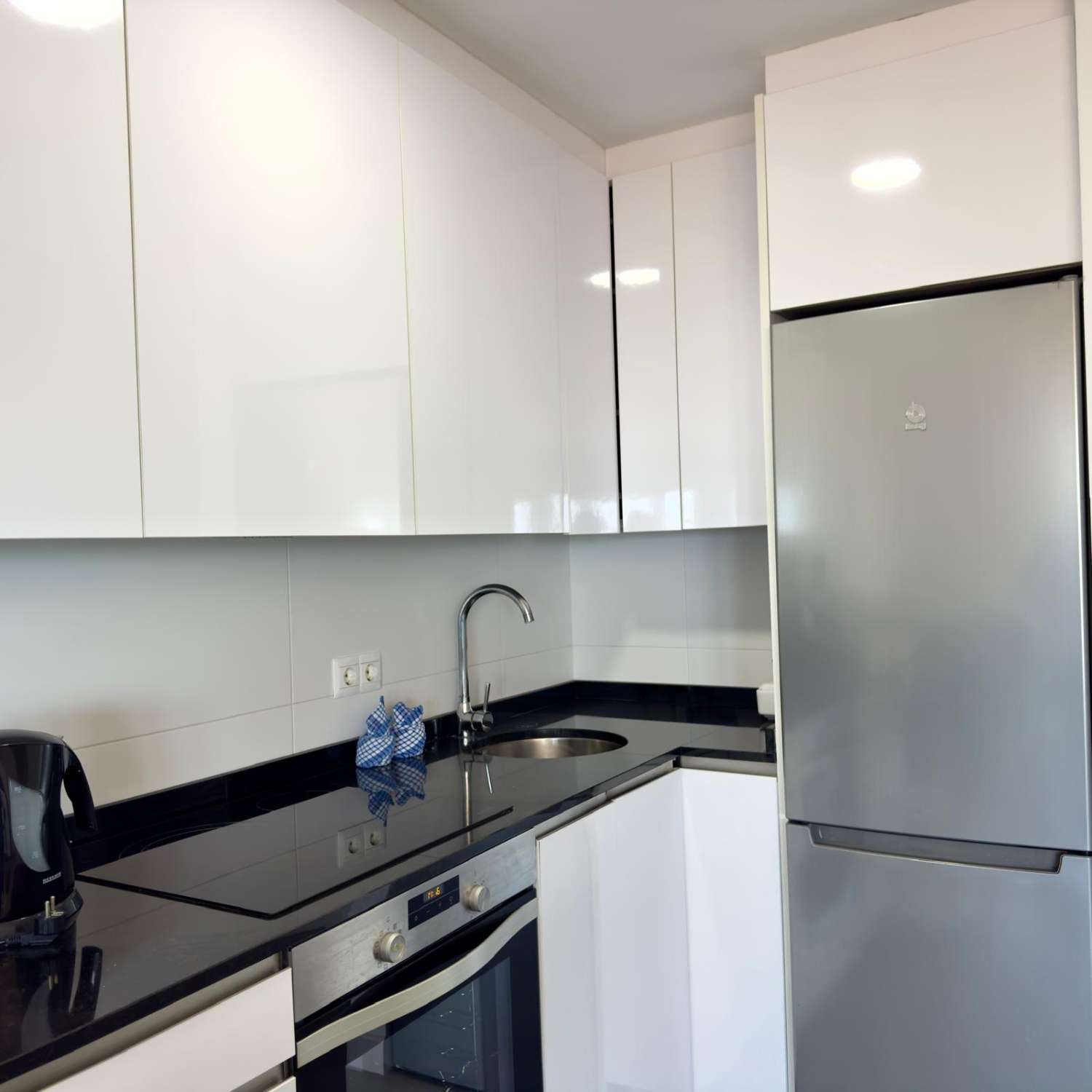 RESERVADO Hermoso y moderno vistas de escándalo al paseo marítimo y playa Ferrara