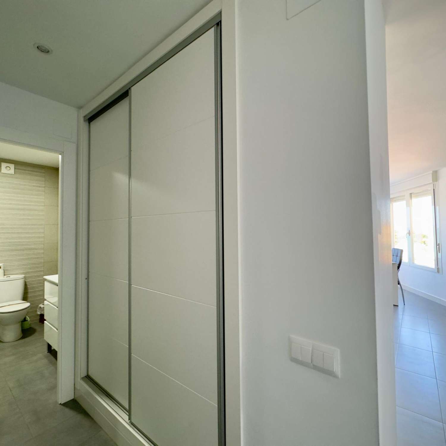 RESERVADO Hermoso y moderno vistas de escándalo al paseo marítimo y playa Ferrara