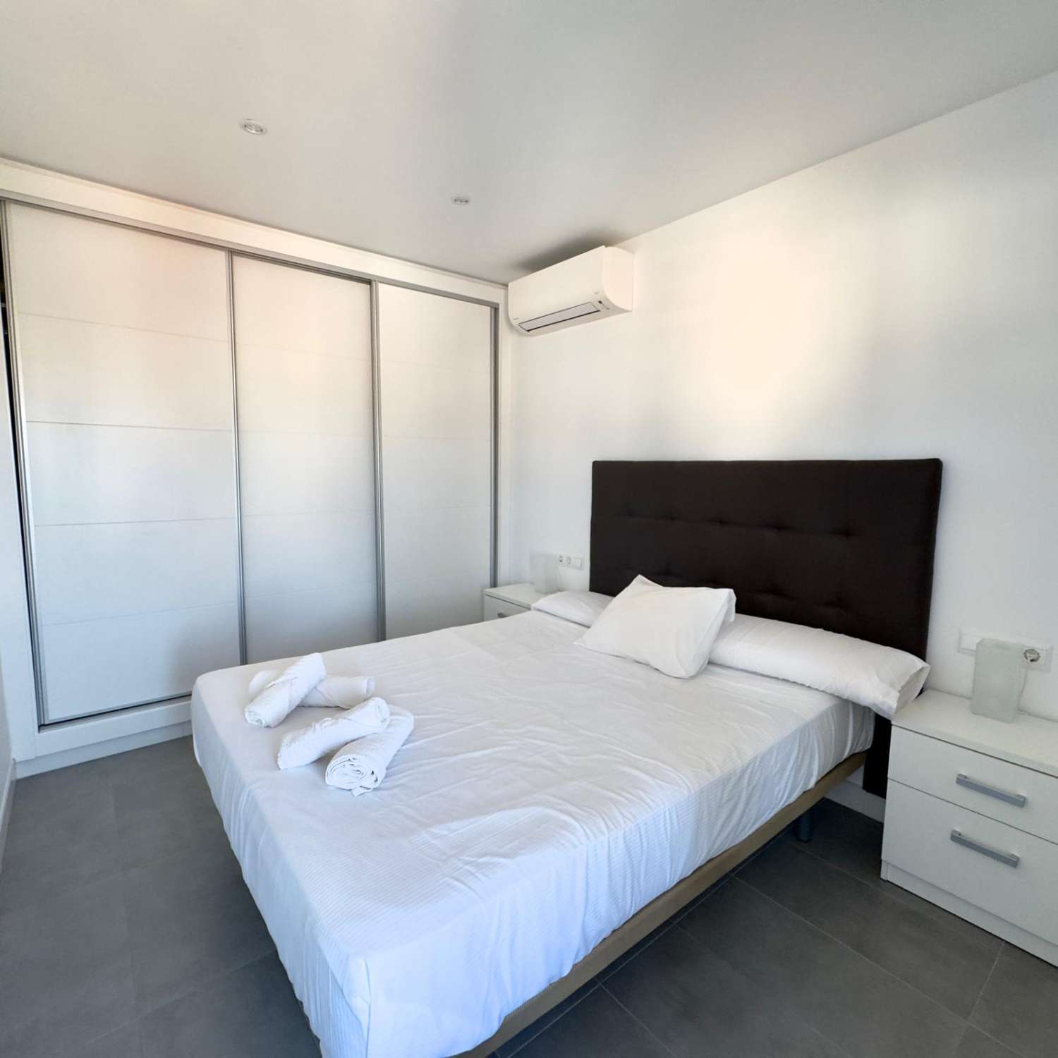 RESERVADO Hermoso y moderno vistas de escándalo al paseo marítimo y playa Ferrara