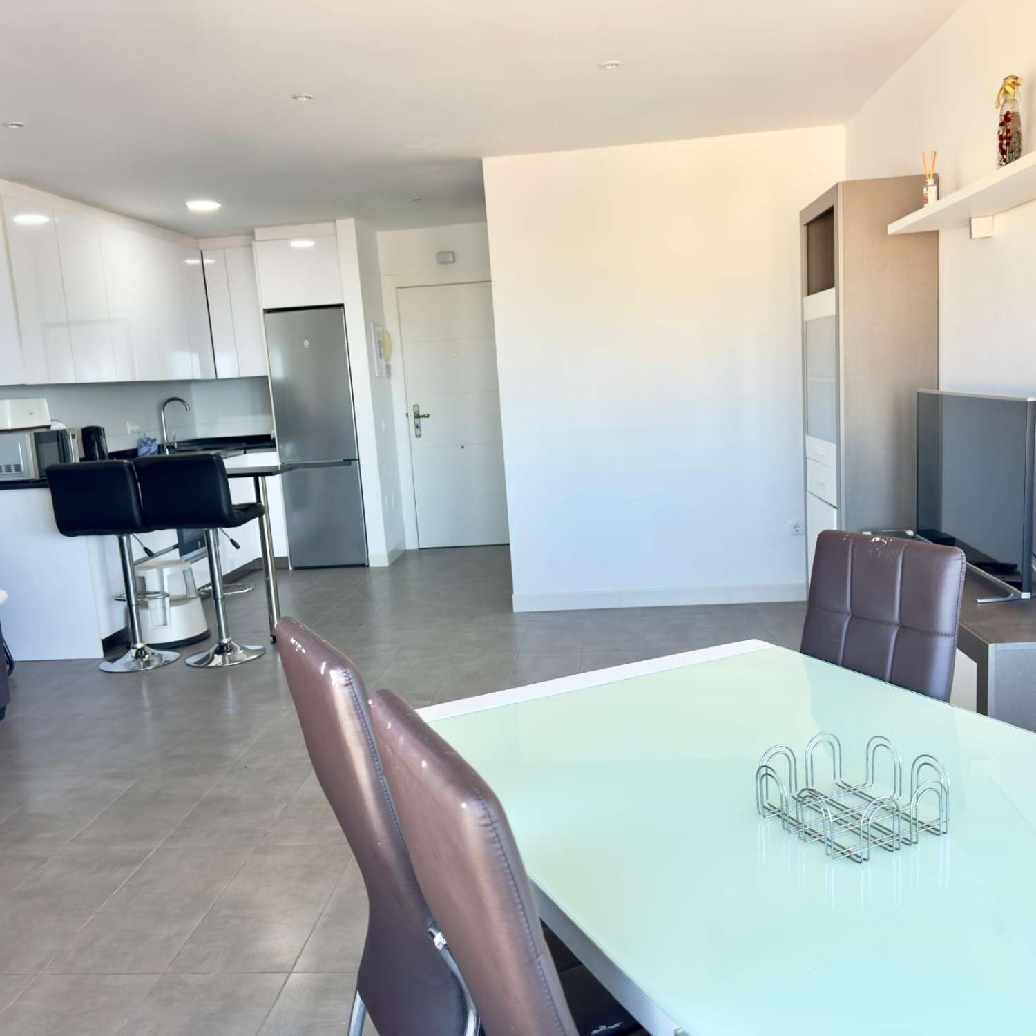 RESERVADO Hermoso y moderno vistas de escándalo al paseo marítimo y playa Ferrara