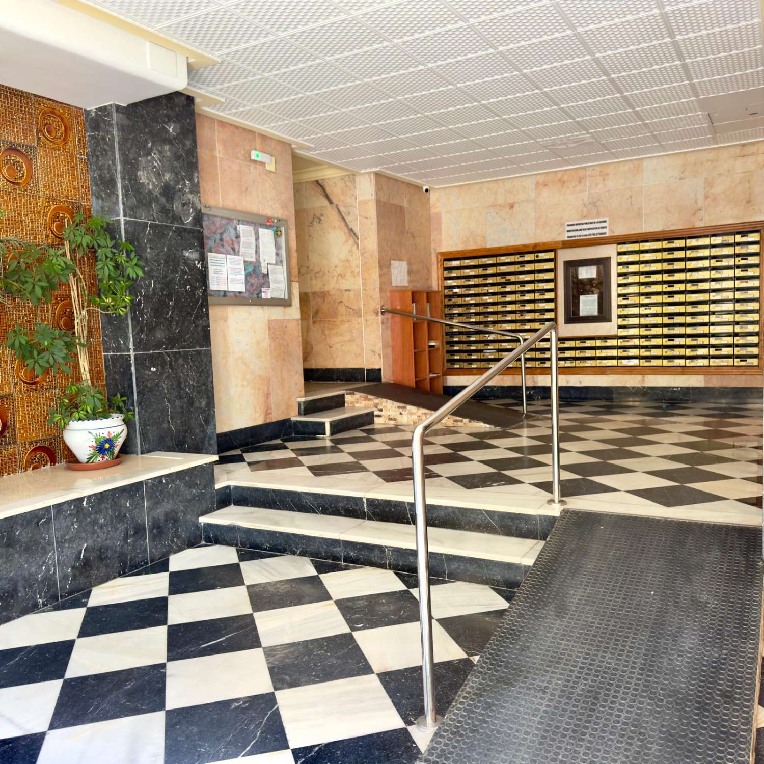 RESERVADO Hermoso y moderno vistas de escándalo al paseo marítimo y playa Ferrara