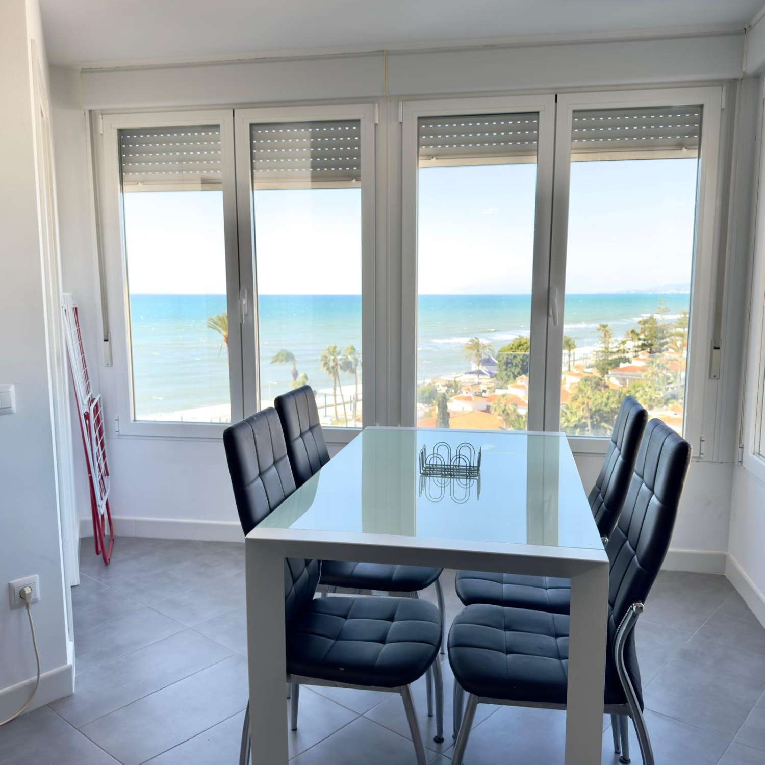 RESERVADO Hermoso y moderno vistas de escándalo al paseo marítimo y playa Ferrara