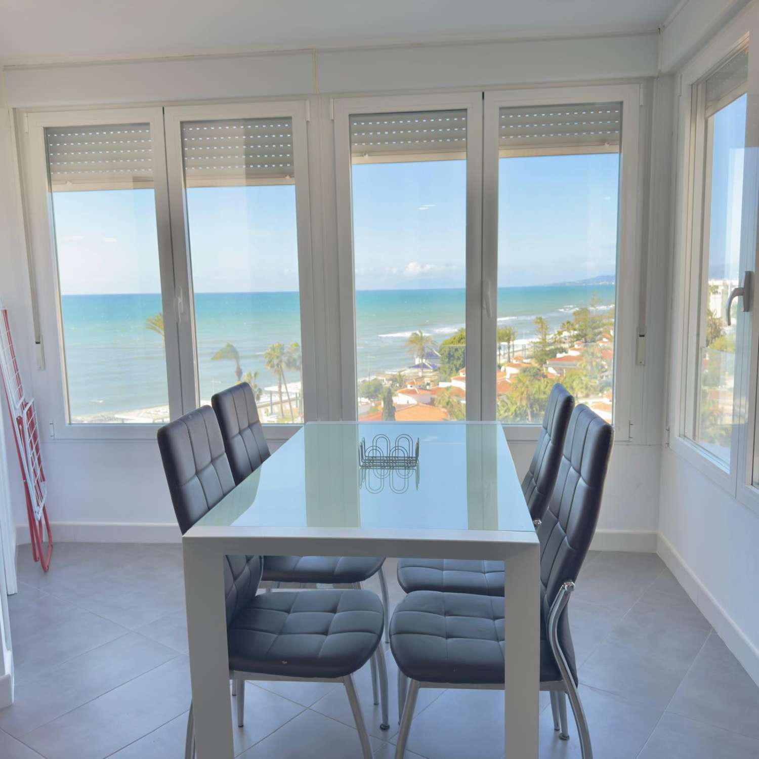 RESERVADO Hermoso y moderno vistas de escándalo al paseo marítimo y playa Ferrara