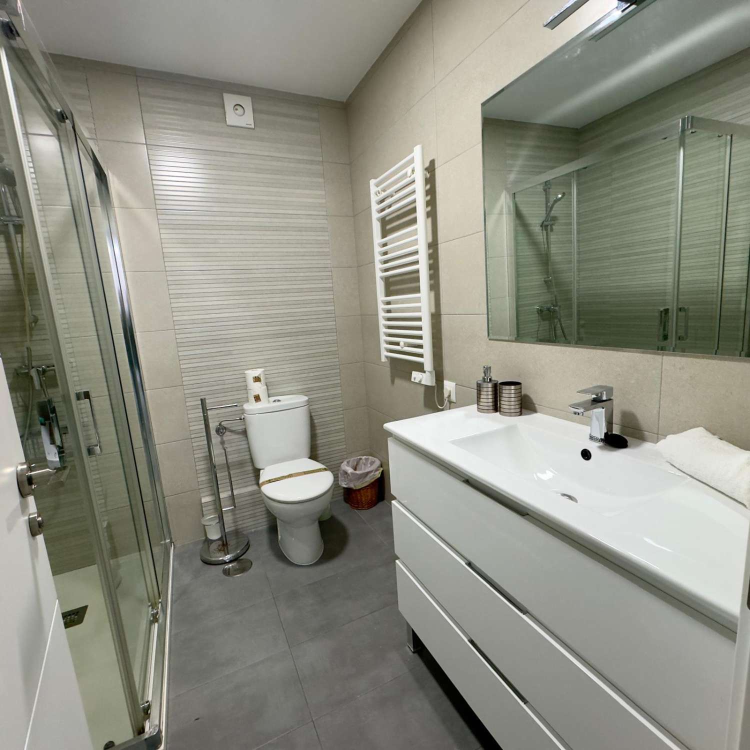 RESERVADO Hermoso y moderno vistas de escándalo al paseo marítimo y playa Ferrara