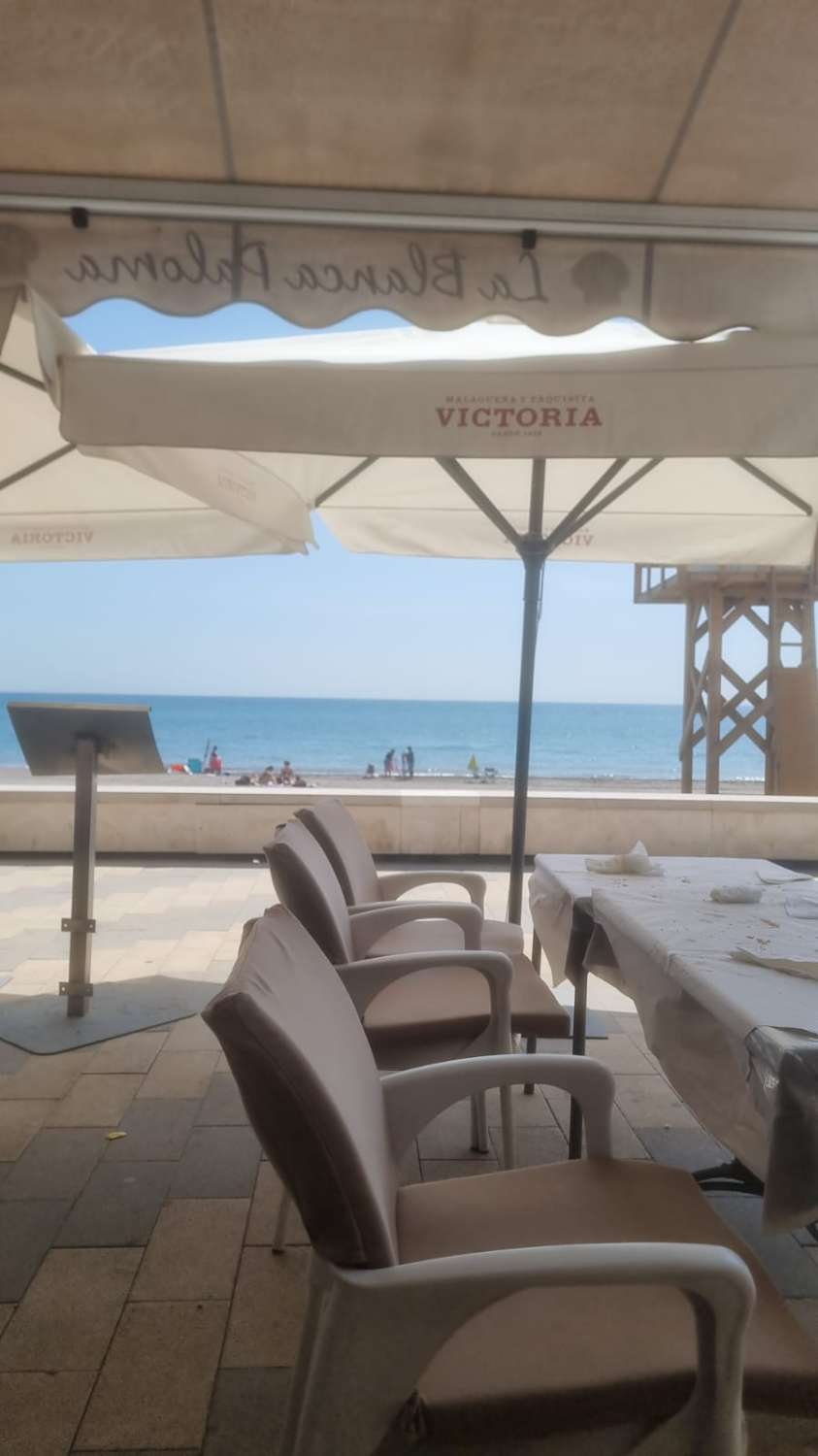 EEN SLAAPKAMER AAN HET STRAND