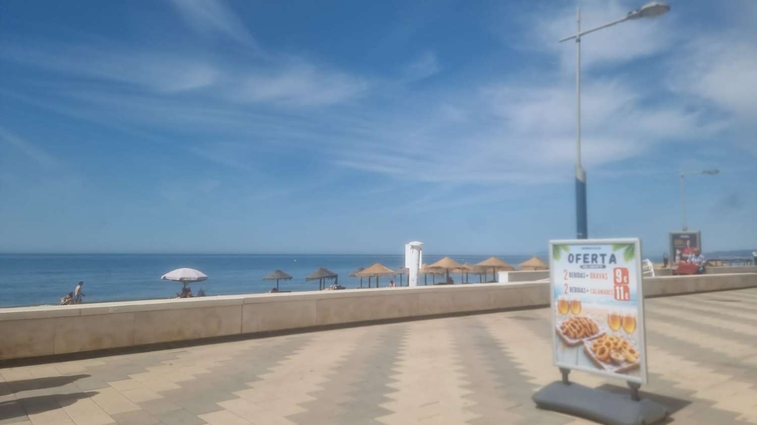EEN SLAAPKAMER AAN HET STRAND