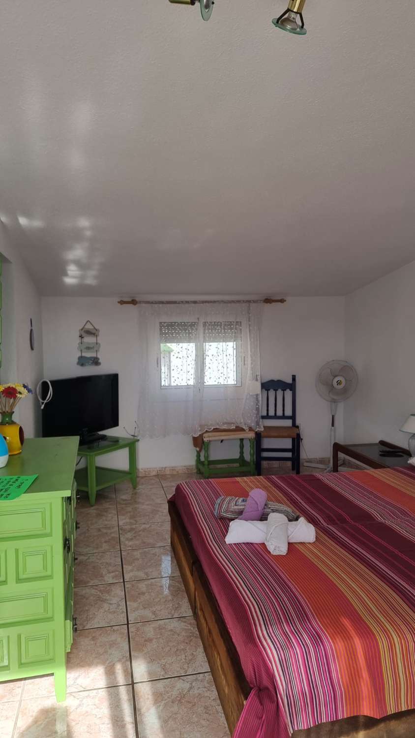 Ruim en praktisch met 3 slaapkamers en 2 badkamers in Pueblo ANDaluz