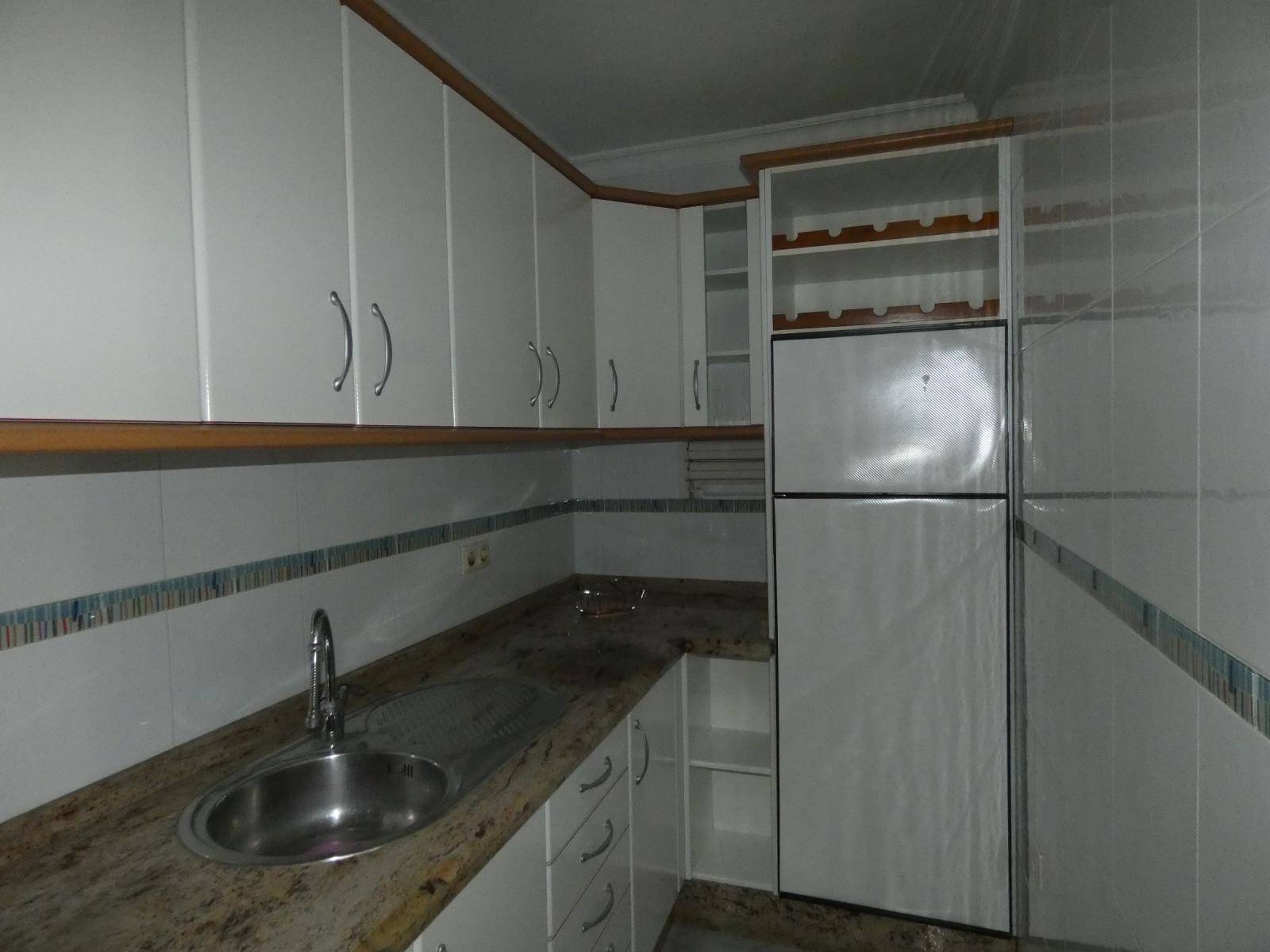 Terraced house on two floors with garage town center