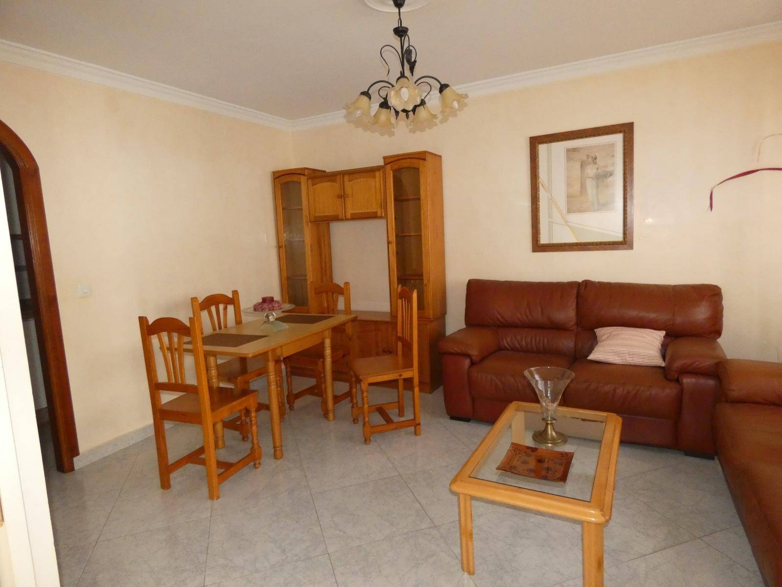 Terraced house on two floors with garage town center