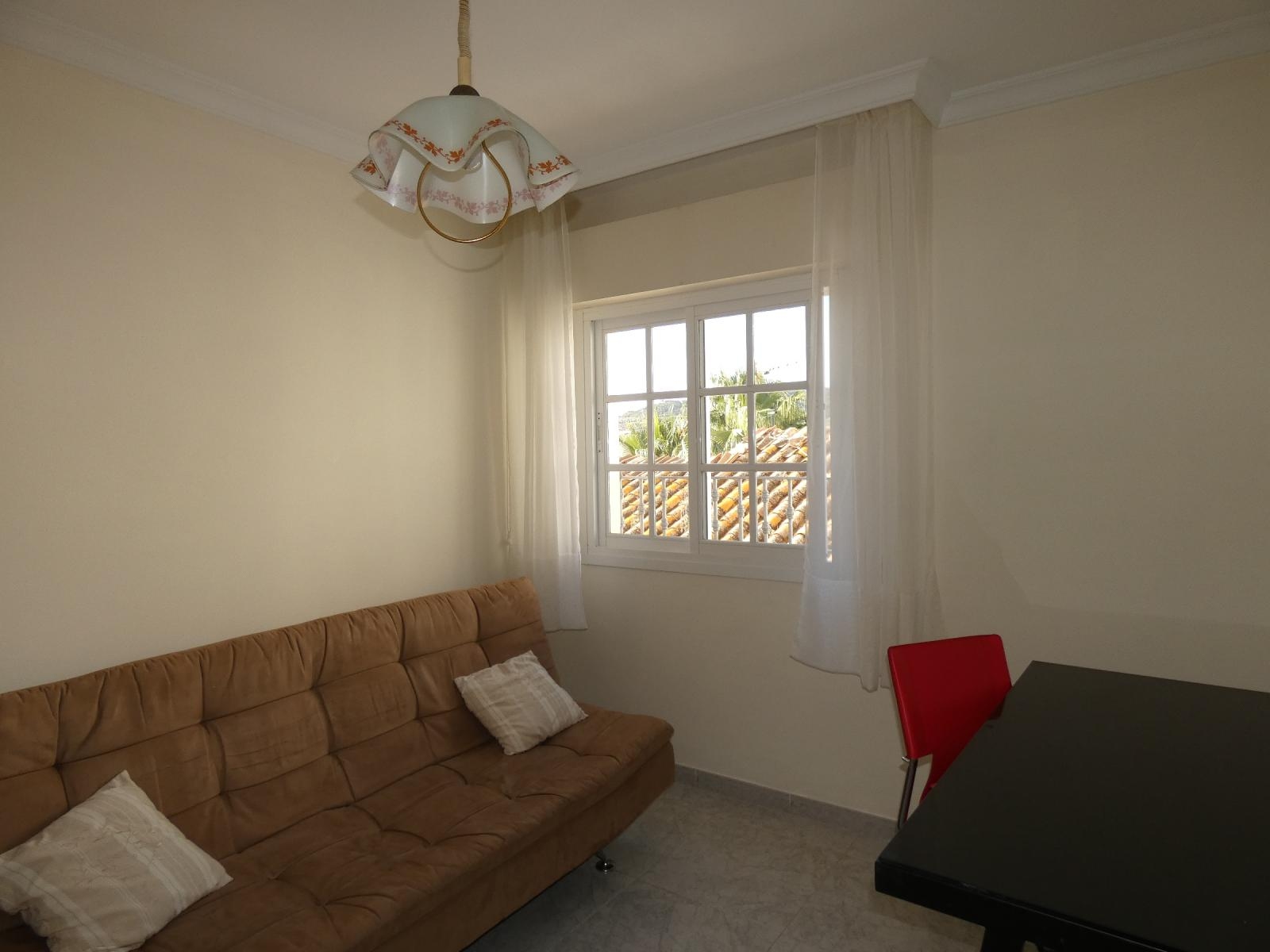 Terraced house on two floors with garage town center