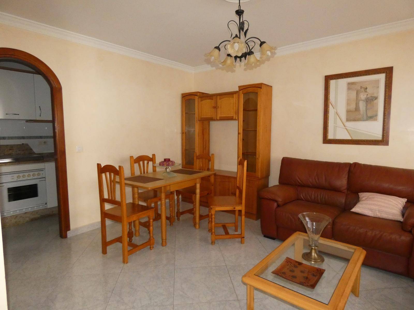 Terraced house on two floors with garage town center