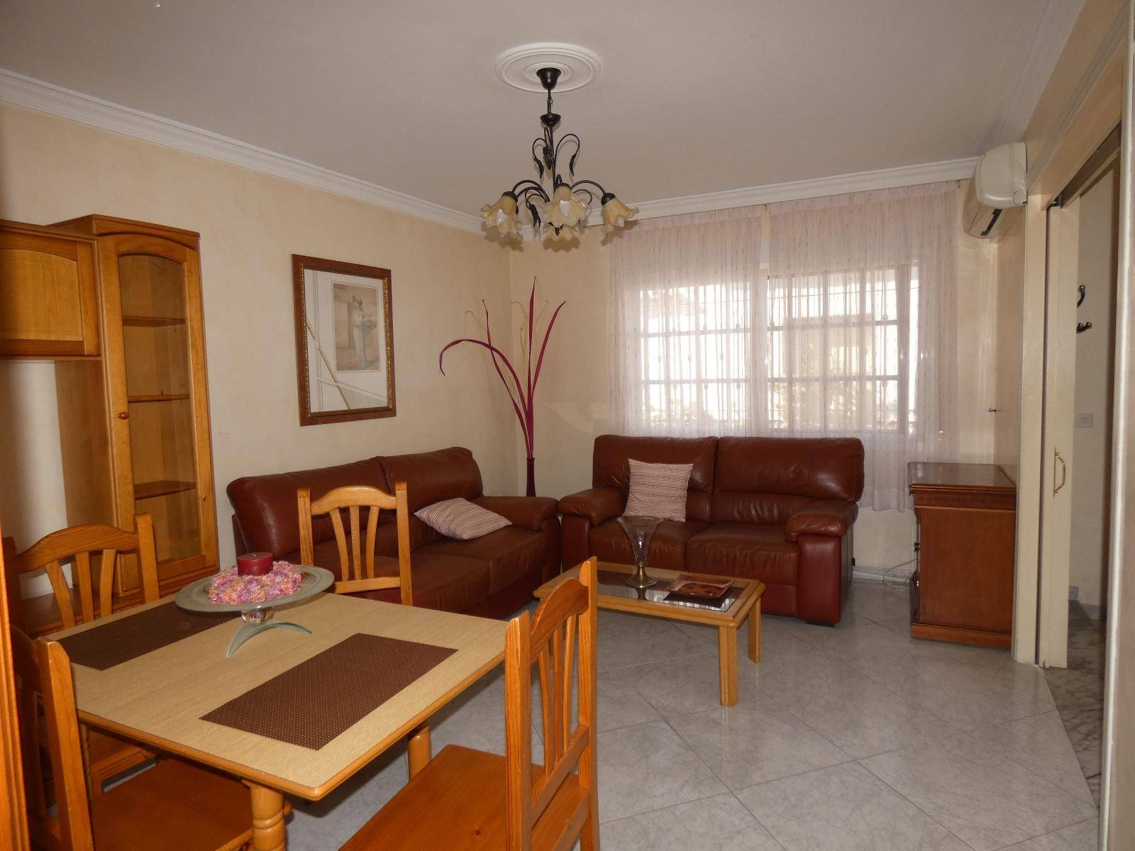 Terraced house on two floors with garage town center