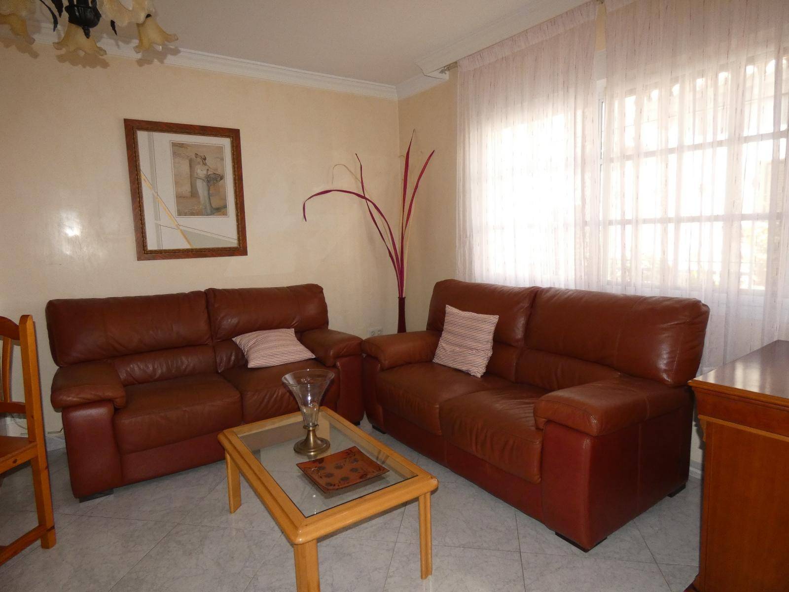 Terraced house on two floors with garage town center