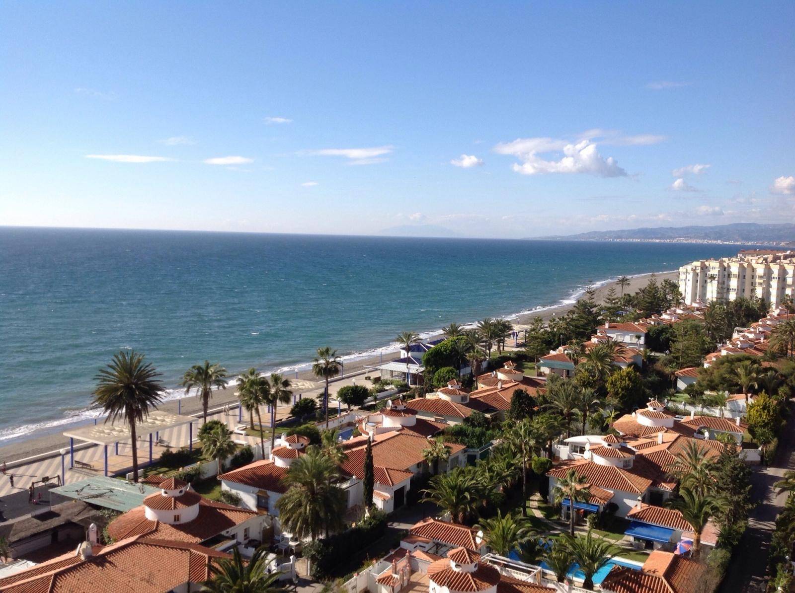 Spektakulär mit Luxus und Blick auf den Strand und die Promenade von Ferrara.