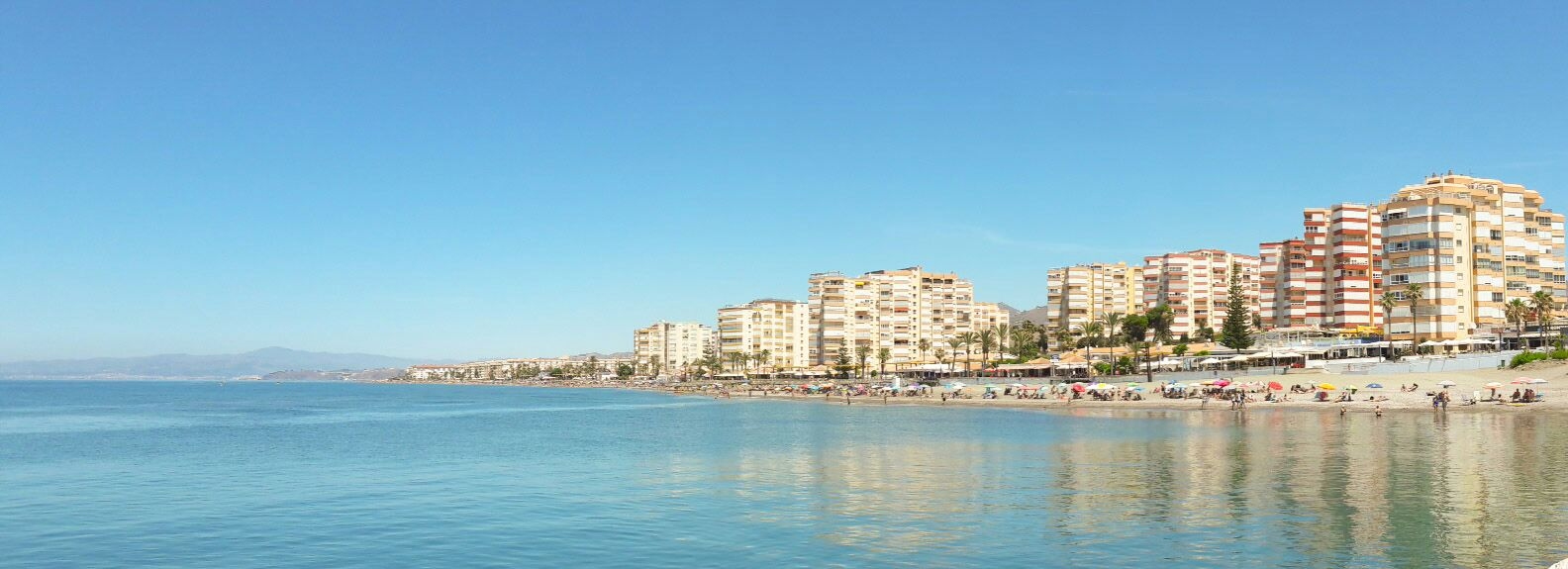 Espectacular con lujos y vistas a la playa Ferrara y paseo maritimo.