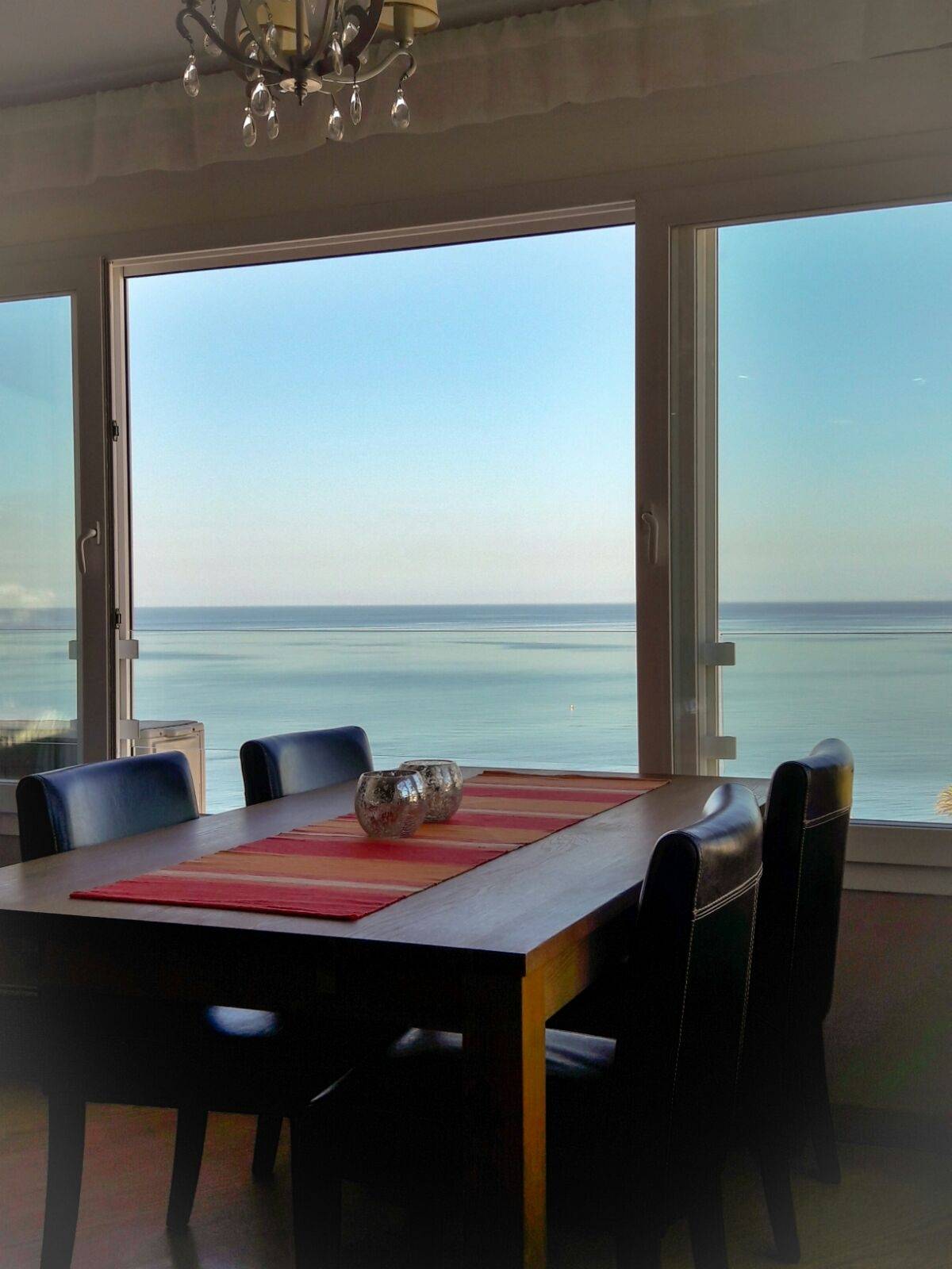 Spektakulär mit Luxus und Blick auf den Strand und die Promenade von Ferrara.