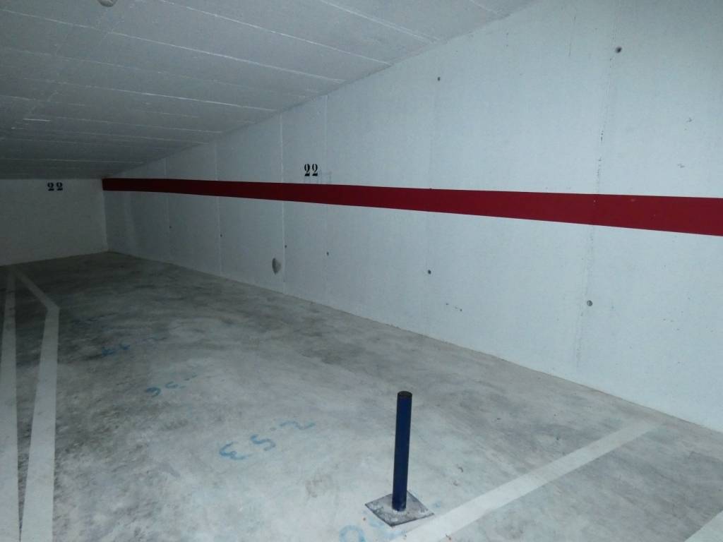 Ample parking space 150 m from Andalucia avenue (downtown)