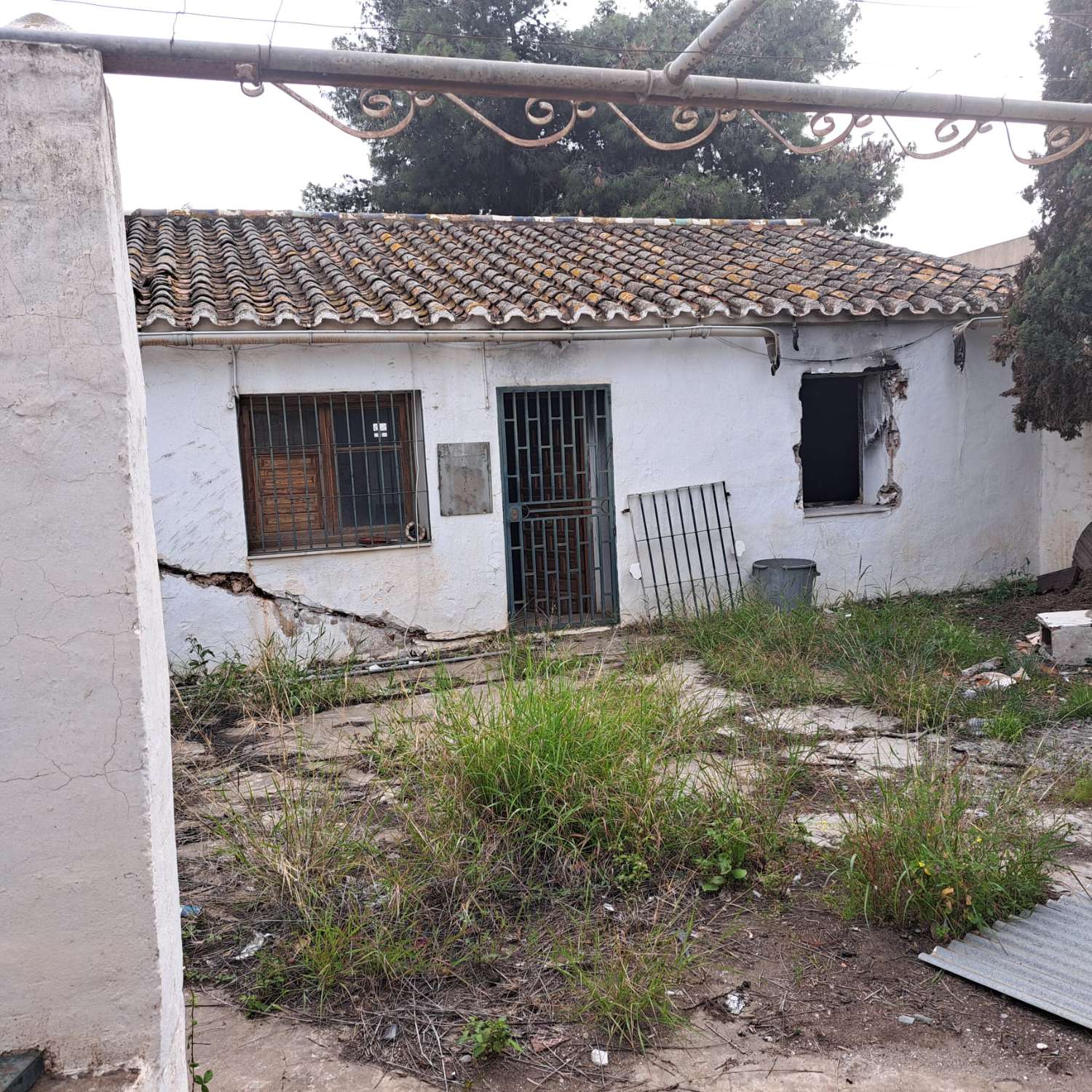 Centralt hus och tomt på Andalusien