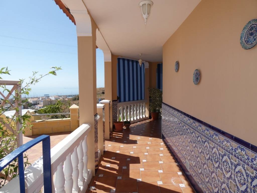 Practical and comfortable 3 bedrooms 2 bathrooms porch and large garden plus terrace with views of the sea and (pool)