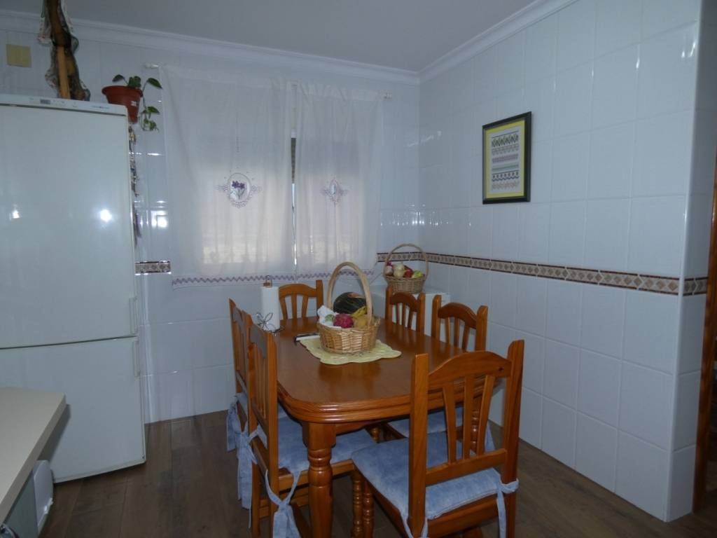 Praktische en comfortabele 3 slaapkamers 2 badkamers veranda, groot terras met uitzicht op zee (zwembad)