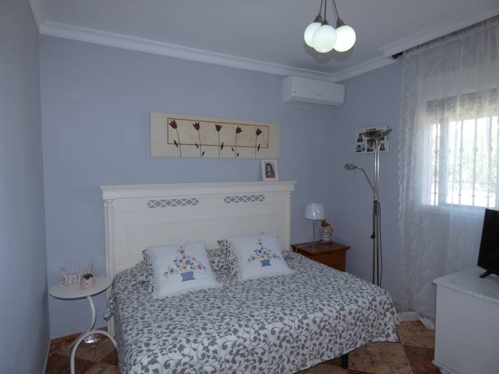 Praktische en comfortabele 3 slaapkamers 2 badkamers veranda, groot terras met uitzicht op zee (zwembad)