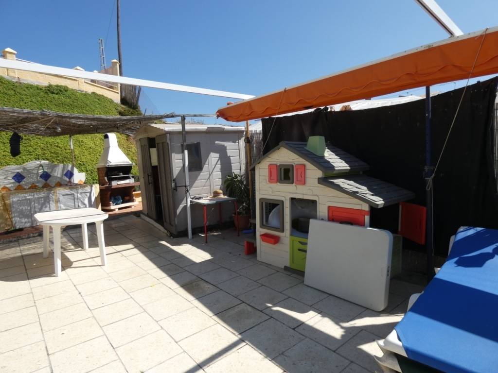 Praktische en comfortabele 3 slaapkamers 2 badkamers veranda, groot terras met uitzicht op zee (zwembad)