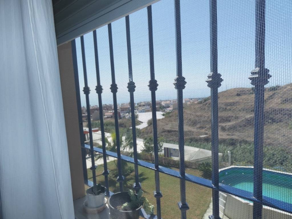 Praktische en comfortabele 3 slaapkamers 2 badkamers veranda, groot terras met uitzicht op zee (zwembad)