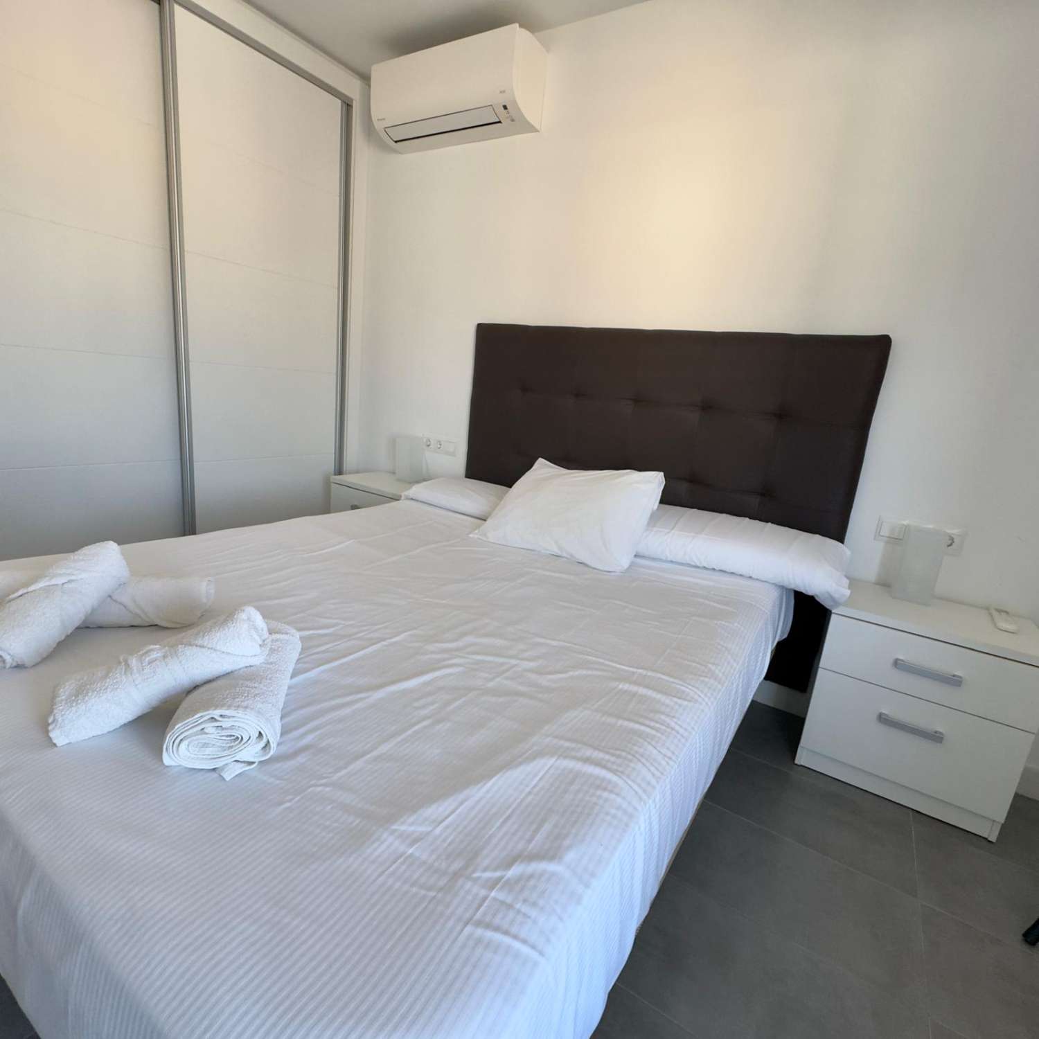 TORROX COSTA Prachtig en modern, met een adembenemend uitzicht op de boulevard en het strand van Ferrara.