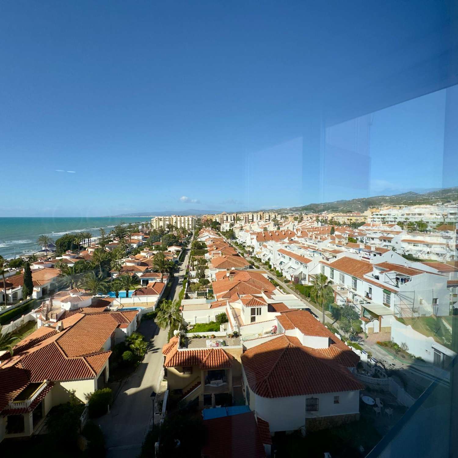 TORROX COSTA Prachtig en modern, met een adembenemend uitzicht op de boulevard en het strand van Ferrara.