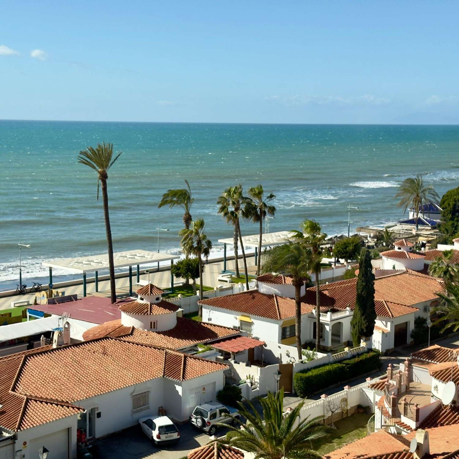 TORROX COSTA Prachtig en modern, met een adembenemend uitzicht op de boulevard en het strand van Ferrara.