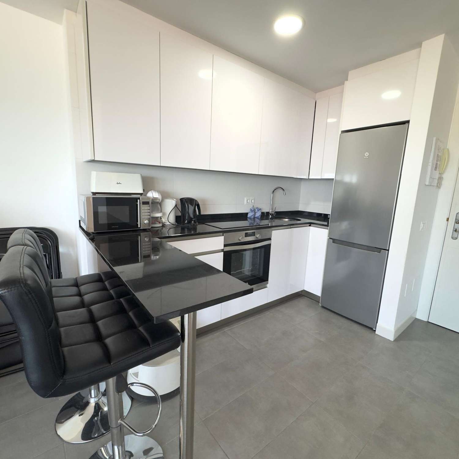 TORROX COSTA Prachtig en modern, met een adembenemend uitzicht op de boulevard en het strand van Ferrara.