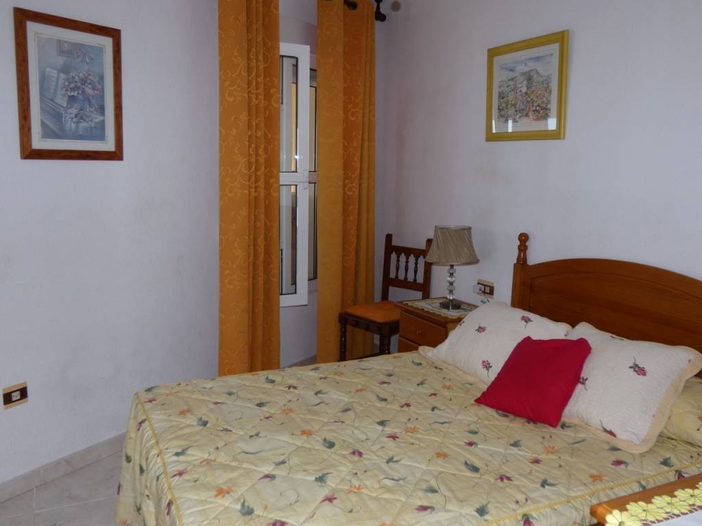 Low price rental 1st line beach in Torrox