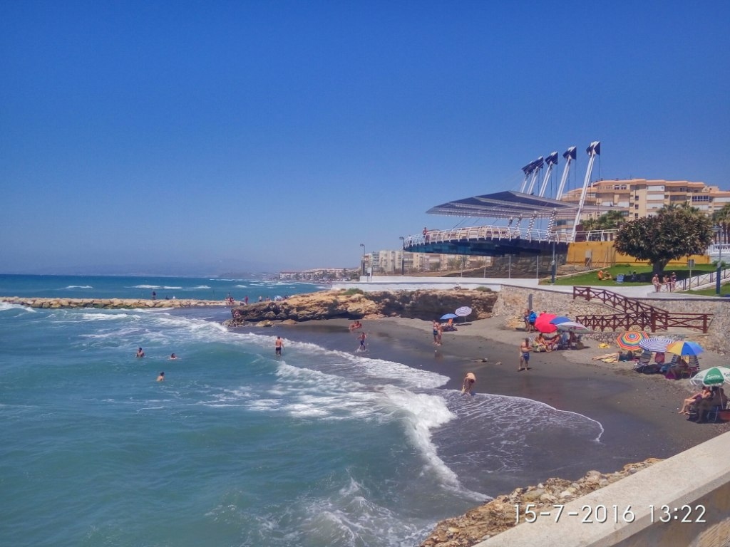 PRIMA LINEA CON vista eccezionale sulla spiaggia e sul mare