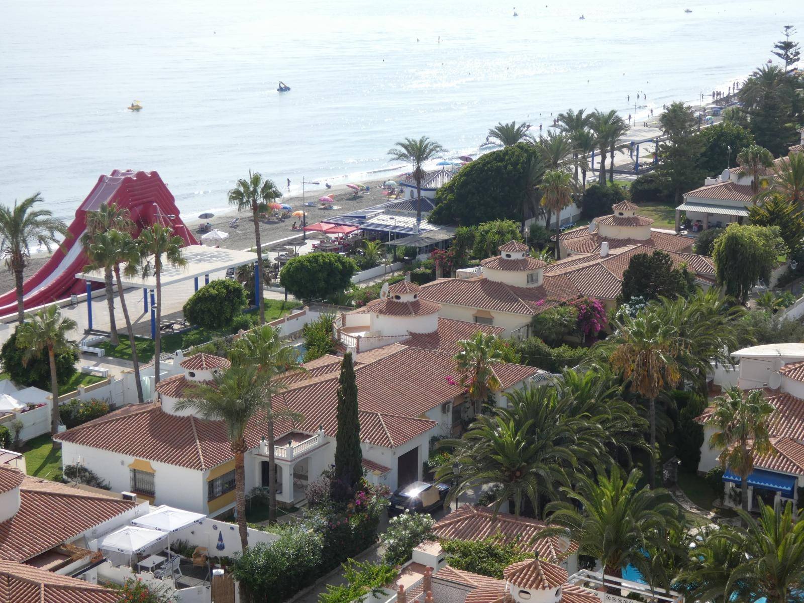 PRIMERA LINEA  CON  vistas excepcionales a la playa y el mar