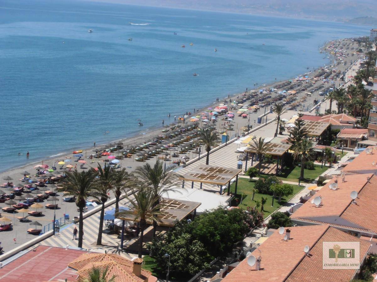 PRIMERA LINEA  CON  vistas excepcionales a la playa y el mar